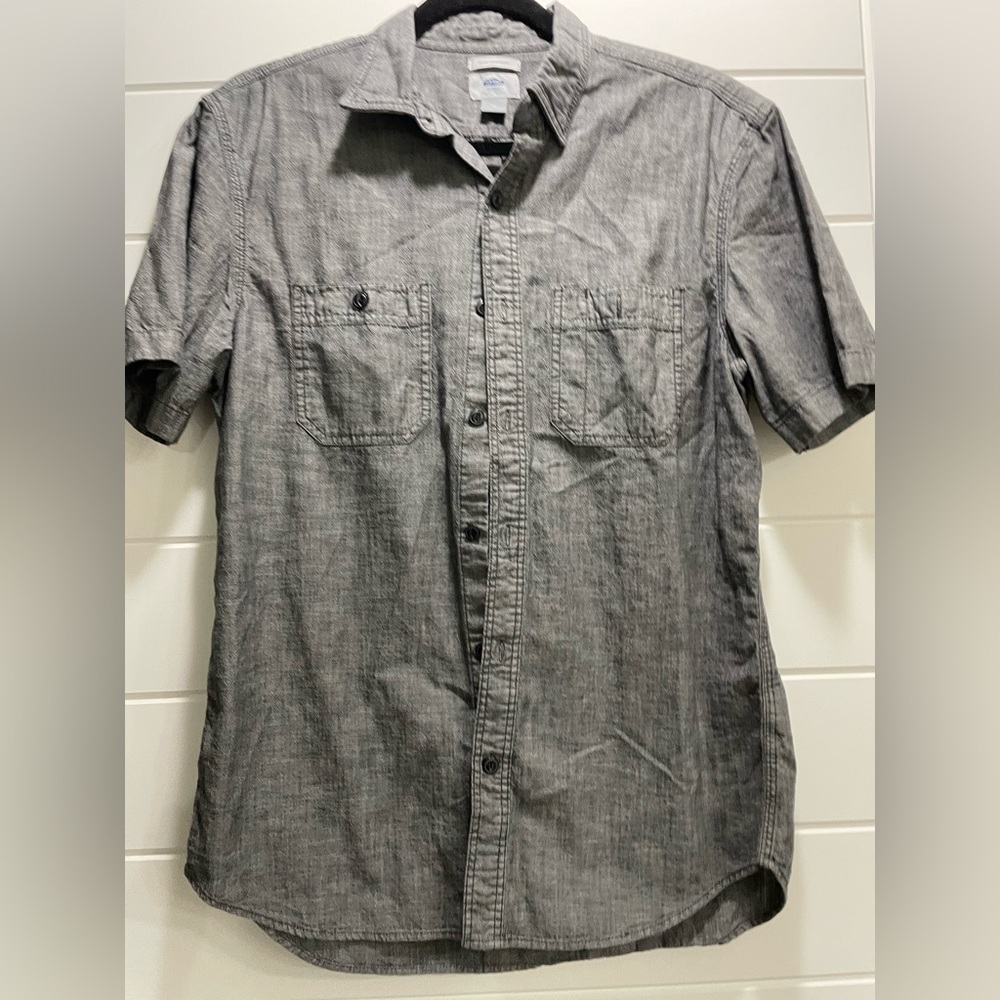 Men’s short sleeve button down